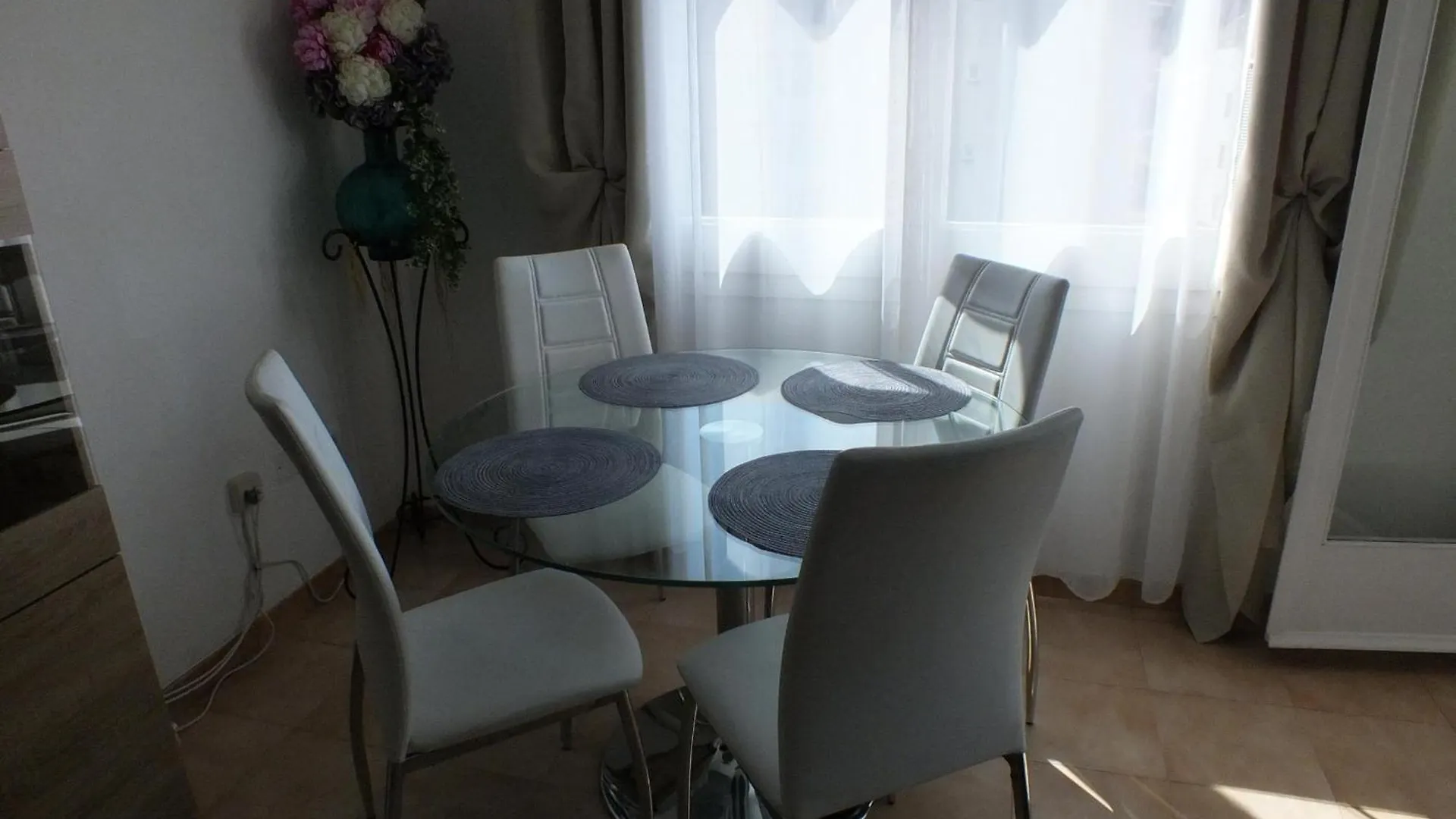 Apartamento Renovado Cerca De La Playa Con Terraza Para 4 Personas En Roses - Es-204-73 0*,