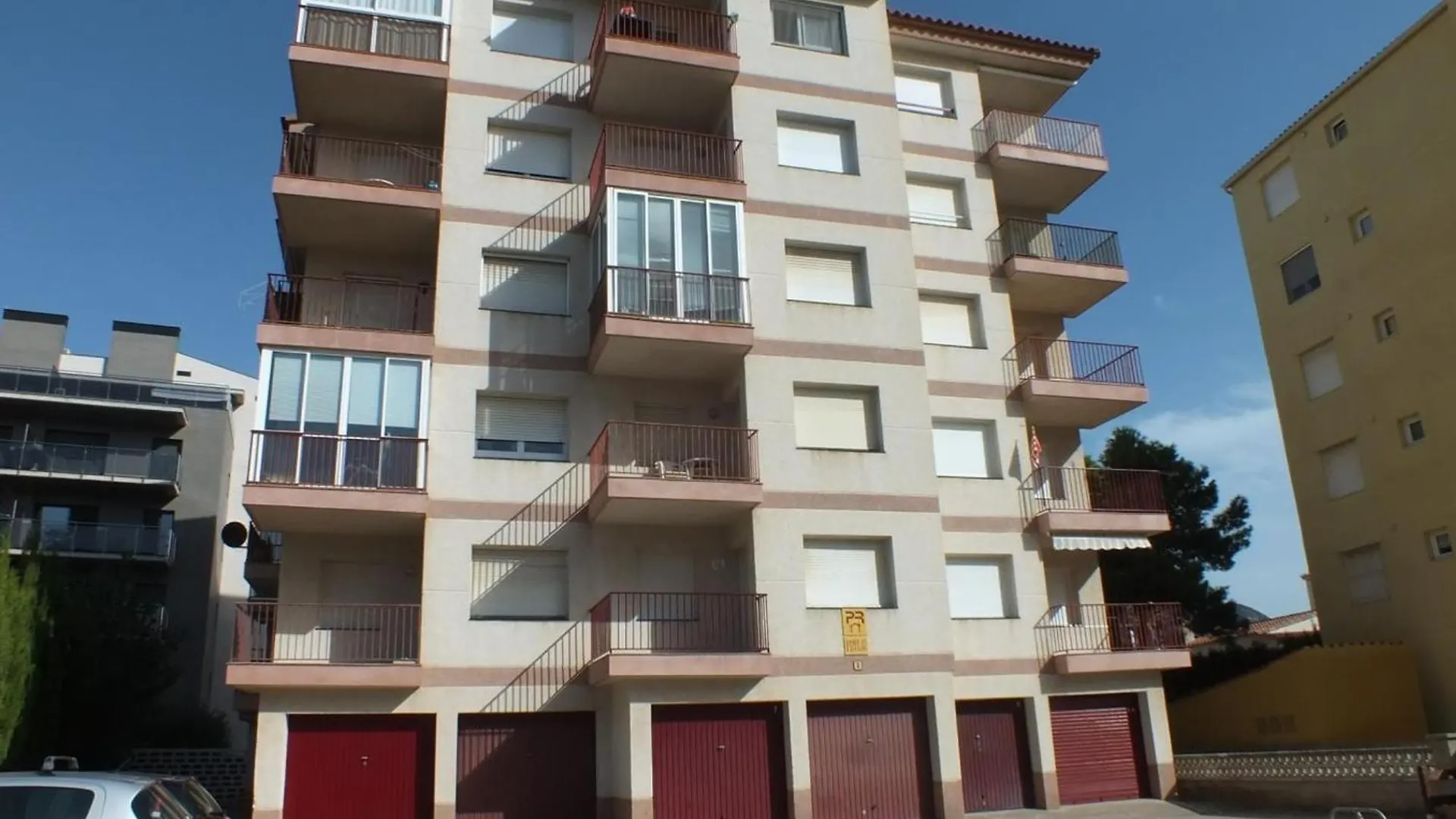 Apartamento Renovado Cerca De La Playa Con Terraza Para 4 Personas En Roses - Es-204-73